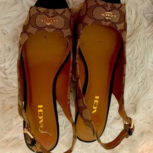 Very light comfortable sandals, worn maybe 4 or 5 times, excellent condition.